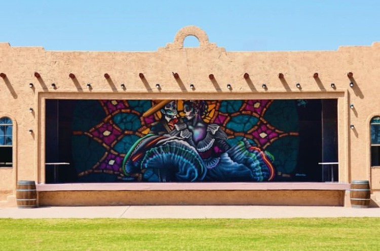 outdoor stage at Grapevine Plaza